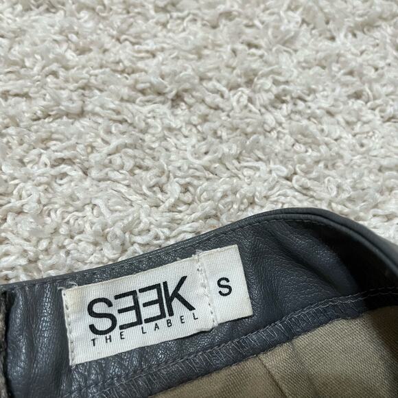 Seek The Label Size Small Gray Faux Leather Wrap Around Side Tie Mini Skirt - Picture 5 of 7